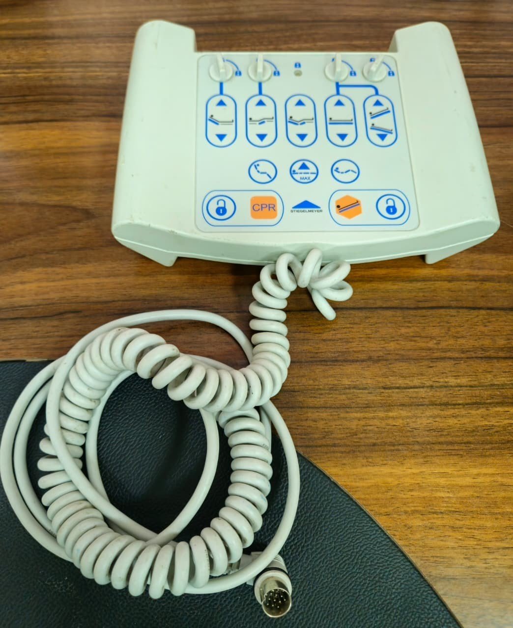 Manual Control Suspension Hospital Bed Dewert Supervisor 67200 Head...